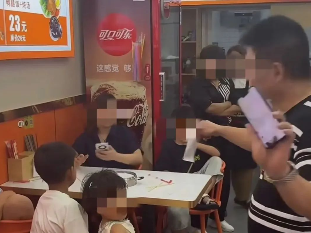 “3女带4孩续面”事件女顾客：不再和解，将起诉面馆老板