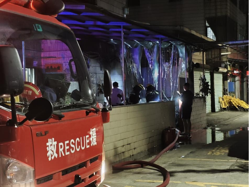 电动自行车飞线充电酿火患，社区网格员和居民齐控火势
