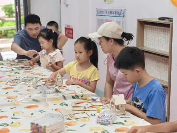 木头龙社区举办“筑巢暖羽”手工坊，青少年发挥创意守护自然