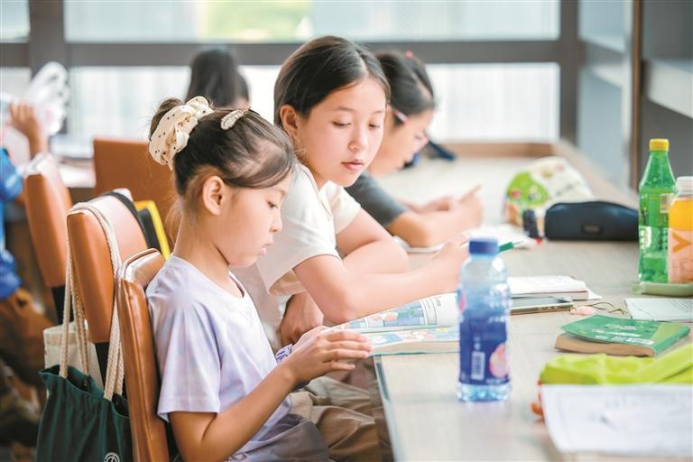 龙华少年的“多彩暑期图鉴”