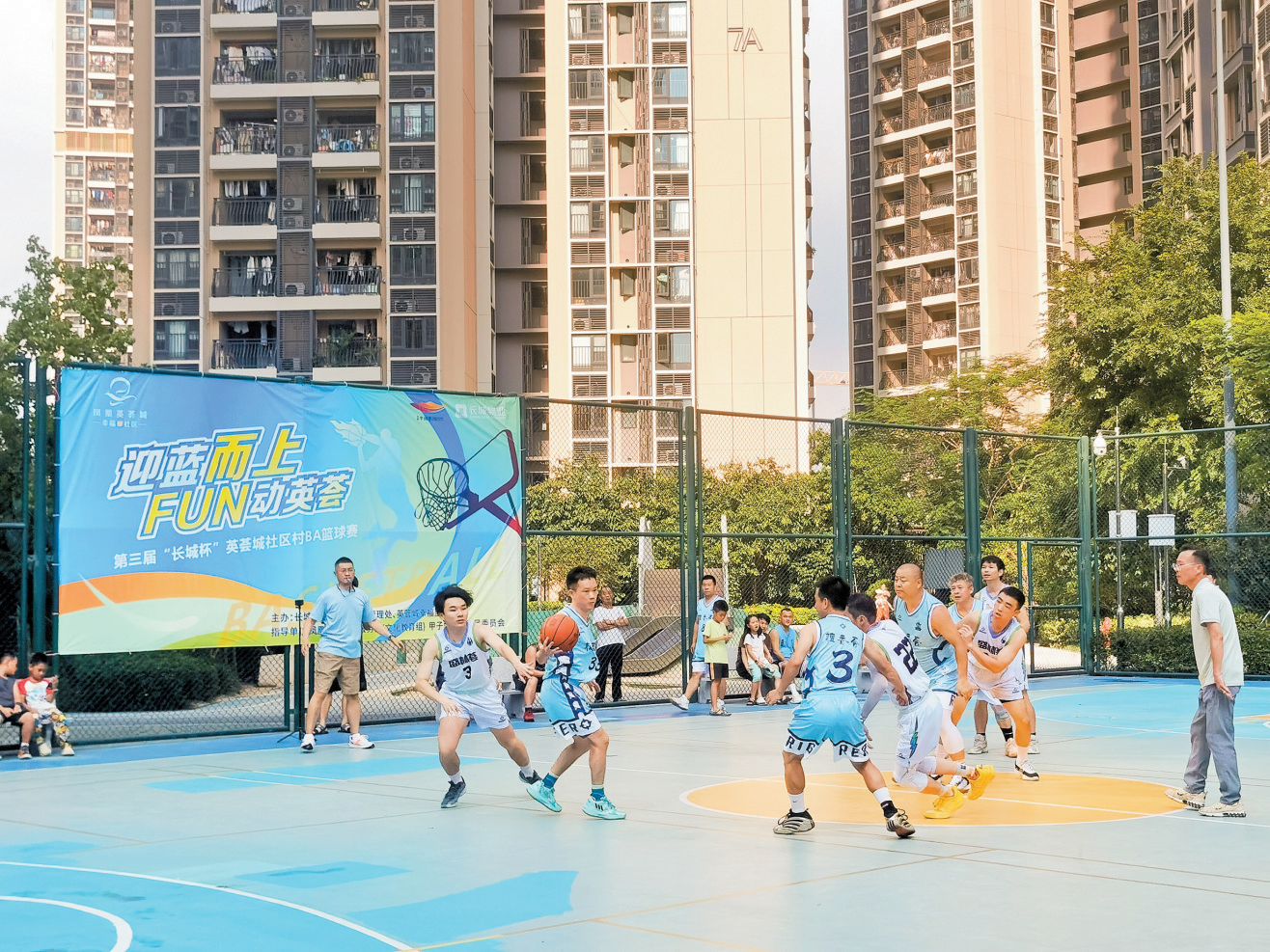 凤凰街道甲子塘社区：凤凰英荟城篮球赛揭幕