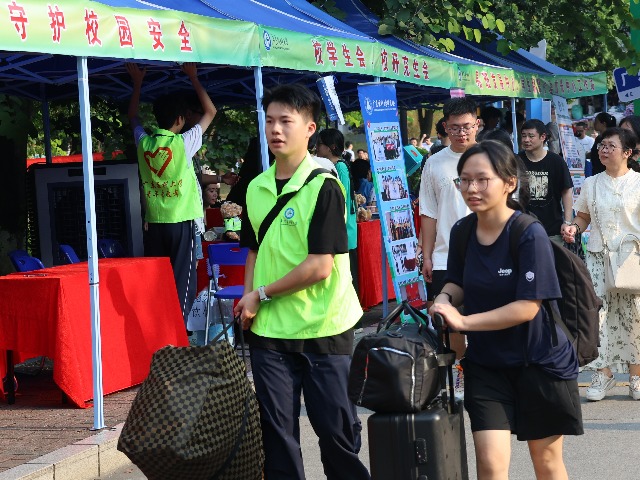 广东医科大学温暖迎新：6000余名学子开启医学征程