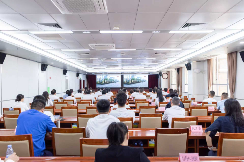 松岗街道社会各界观看九三阅兵