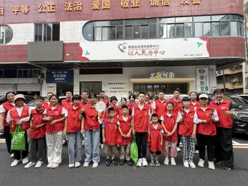 南园社区为新就业群体“送清凉”