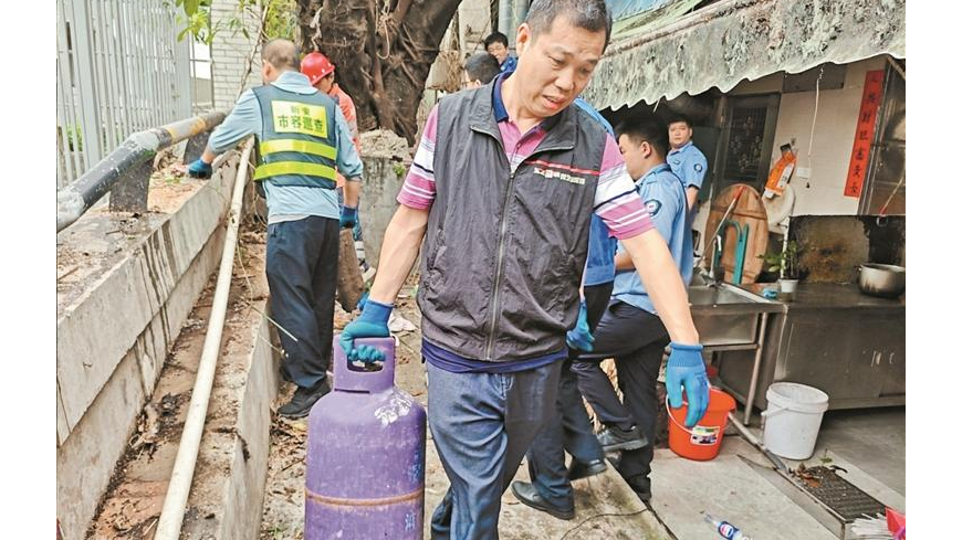 城市共治 宝安焕新 | 灵芝园开展市容环境综合整治 筑牢“安全堤” 守护万家烟火气