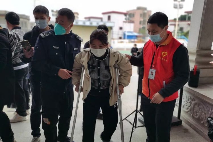 中山“兵书记”方建奋：从三步爬杆到十一年治村
