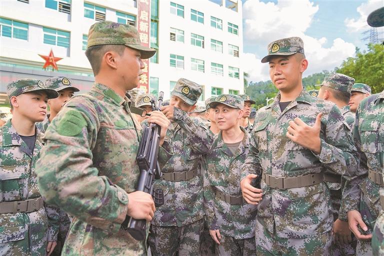 宝安邀请曾参加阅兵活动的退役军人作分享