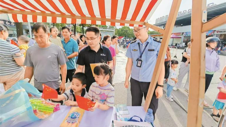 光明区举办“学堂连万家”暨第三届农贸市场“欢乐购”活动
