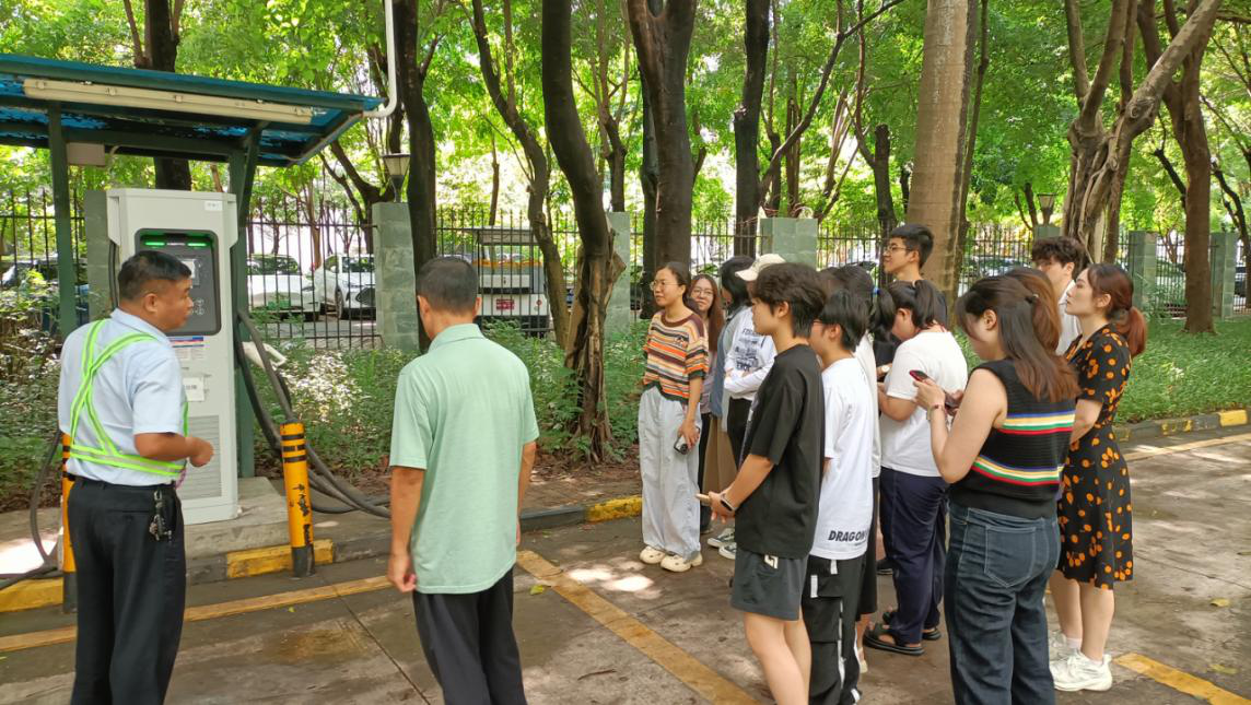 “公交周”深大师生走进“最美公交场站”，共倡绿色低碳出行