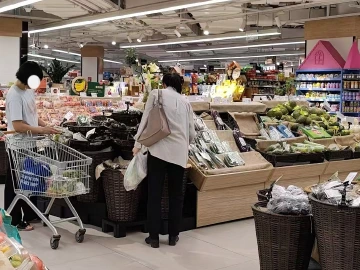 迎战超强台风“桦加沙”,深圳商超前置备货保障生活物资供应