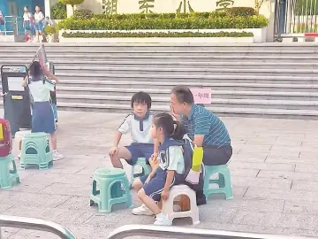 搬起板凳陪读唠嗑，一言不合“杠上飞”！深圳的校长们有多“反差萌”？