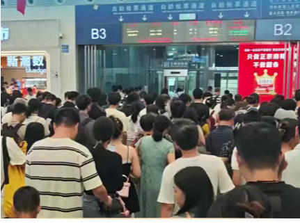 未到双节先“挤爆”！深圳北站“人海模式”提前开启