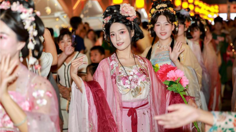 月满华诞 盛世乐章！“深博之夜”邀市民观众共赴“双节”文化盛宴