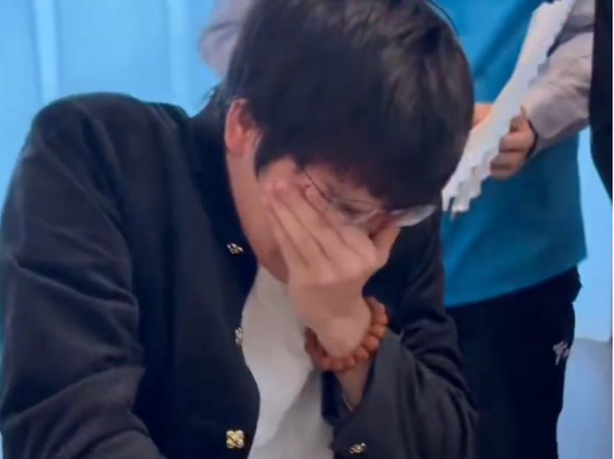 卫冕棋圣，柯洁哭了