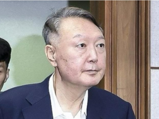 涉嫌滥用职权等案首次庭审结束，韩国前总统尹锡悦否认所有指控 