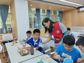 南园街道沙埔头社区举办青少年DIY月球灯活动，照亮航天梦想