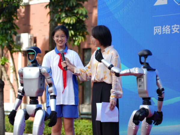 安全“E”起学，龙岗“趣”行动！2025龙岗区网络安全宣传周火爆全域