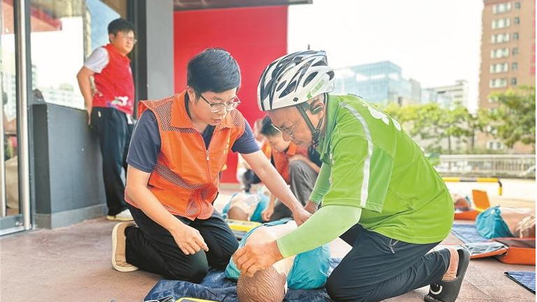 “新业态从业者平安赋能项目”在大水坑社区进行