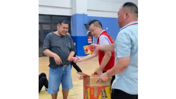 “有吃的有喝的,心里就就踏实了”!建筑工人“点赞”孝德学校应急避难点