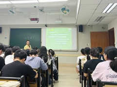特写：拥有百万年轻粉丝“网红”教授的一堂课