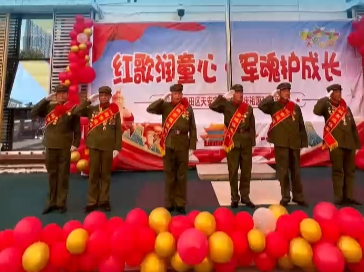 稚嫩童声遇上铿锵军歌：幼儿园里的特别“爱国课堂”