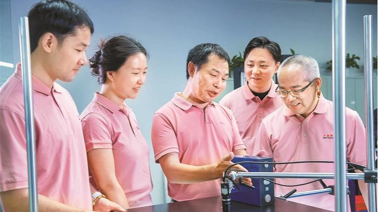 怀揣50元闯深圳，用激光照亮未来！大族激光副总裁陈焱做客“宝安劳模工匠深度访谈”节目