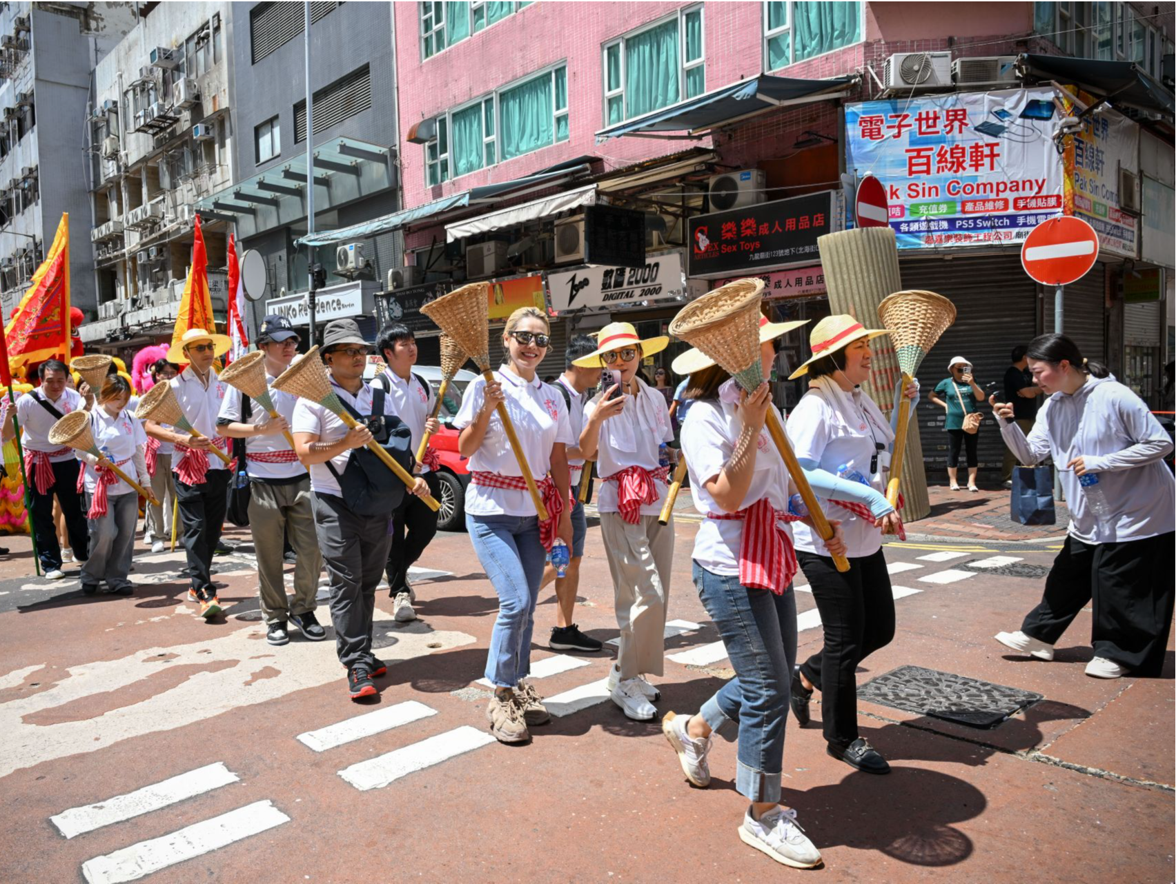 （暂不发）香港举行盂兰请神巡游宣传活动 传承国家级非物质文化遗产