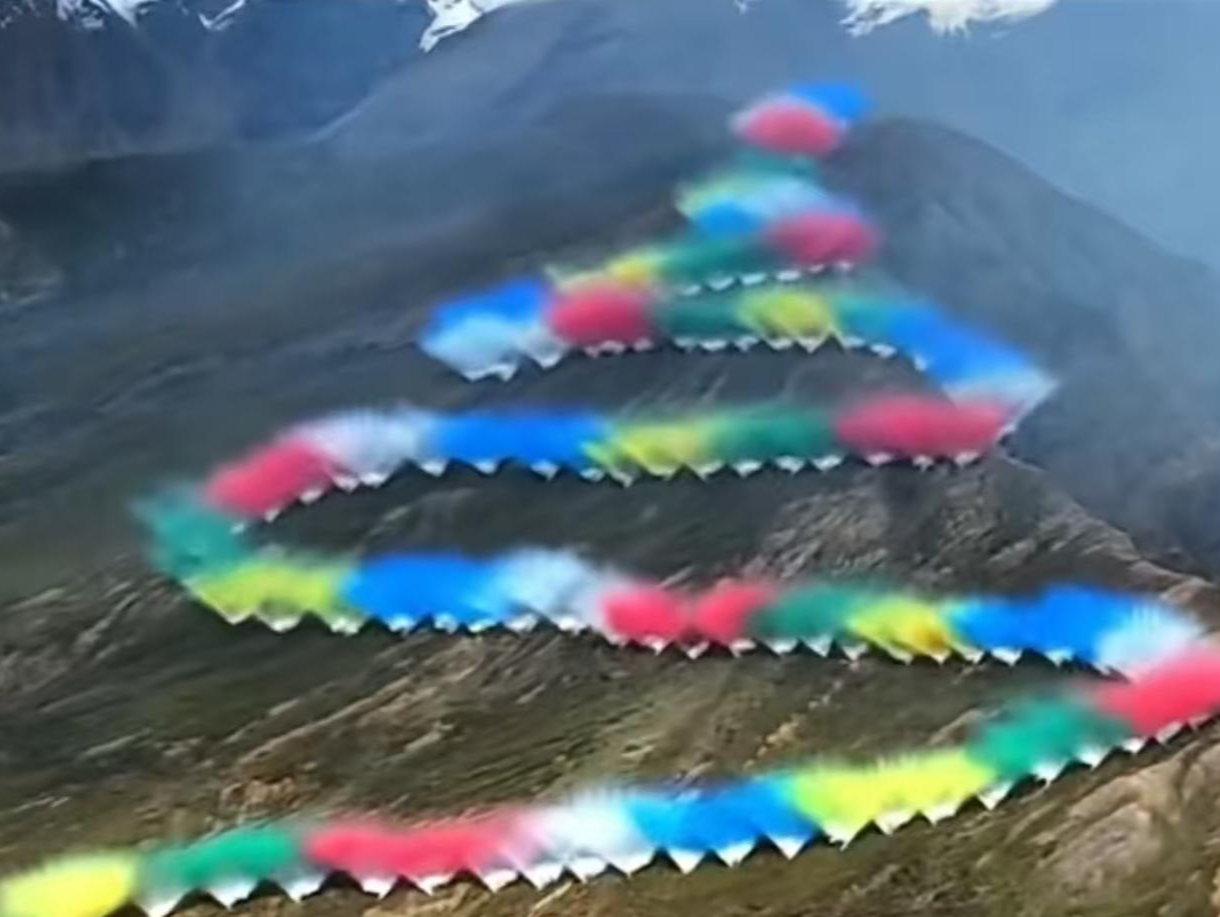 始祖鸟，海内外道歉信不一样