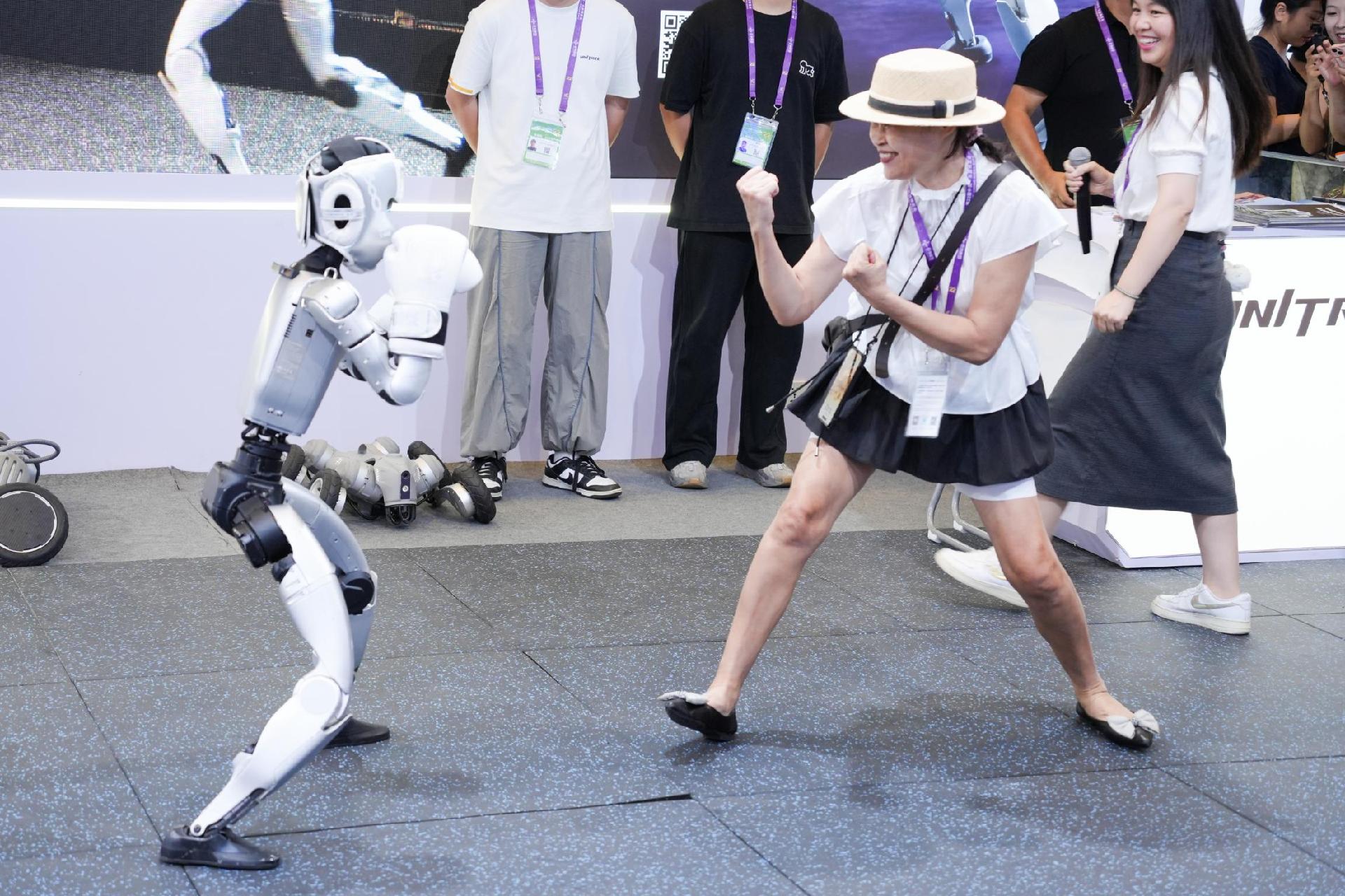 上市公司“扎堆”跨界热门赛道 业内认为盲目跨界存在潜在风险