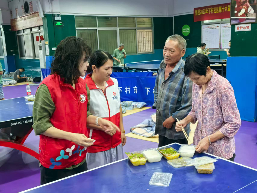 应对超强台风“桦加沙”丨下村社区开放避难场所，暖心餐食护平安