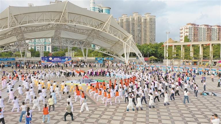 千人齐练八段锦 秋收安康在宝安