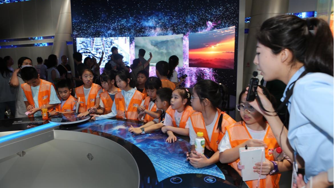 做科学达人！“湾区少年记者团”走进深圳科学技术馆