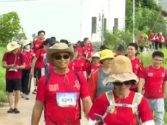 韶关南雄举行“重走长征路”徒步活动