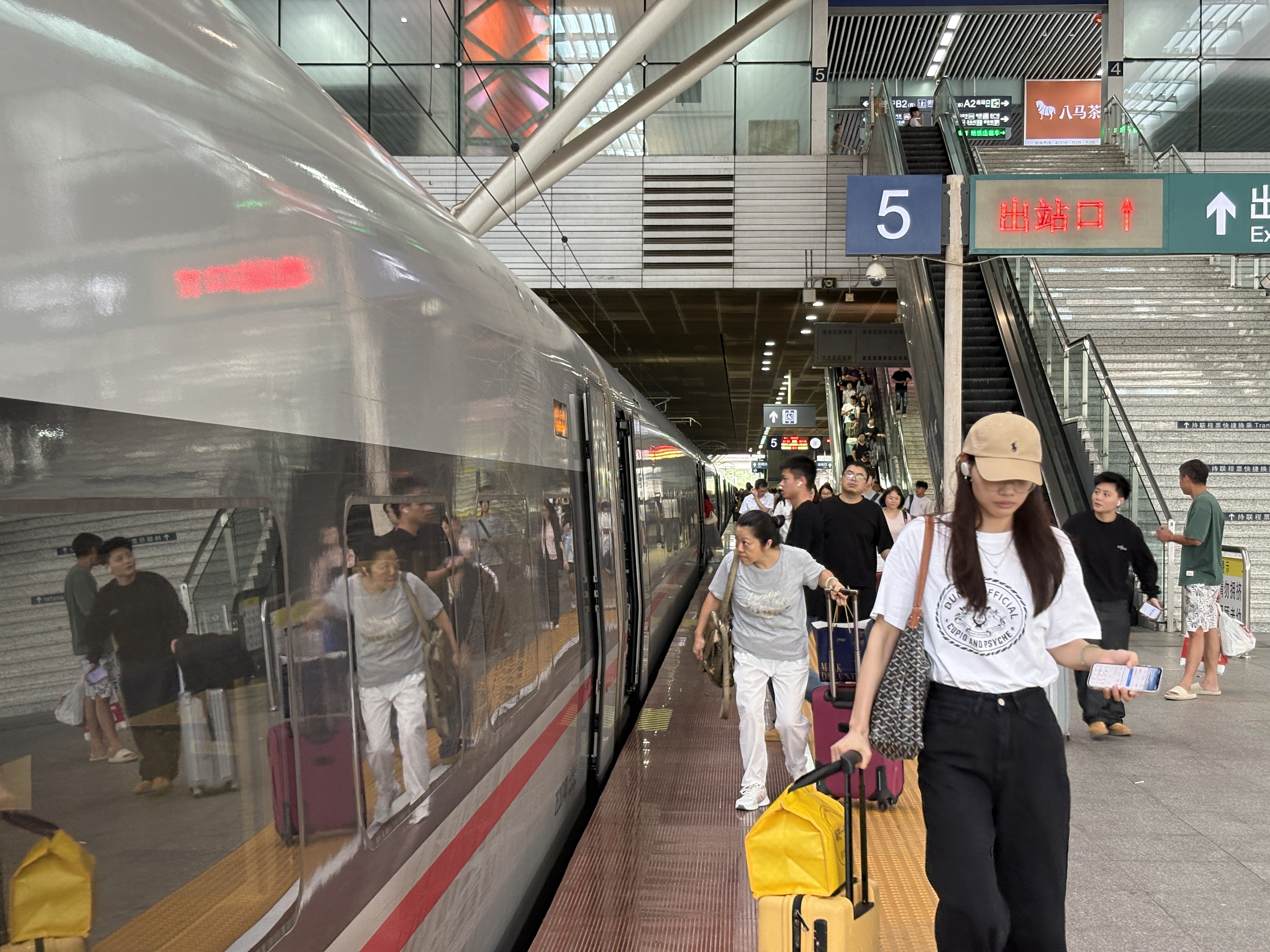 深圳铁路国庆中秋运输启动，全力保障旅客顺畅出行