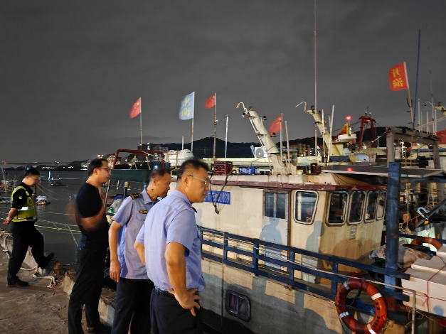 抗击“桦加沙”|东莞渔政党员干部冲锋在前，368艘渔船归港1141名渔民安全上岸​避风