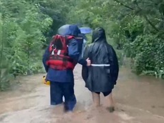 四川广元：多地普降暴雨 消防紧急救援