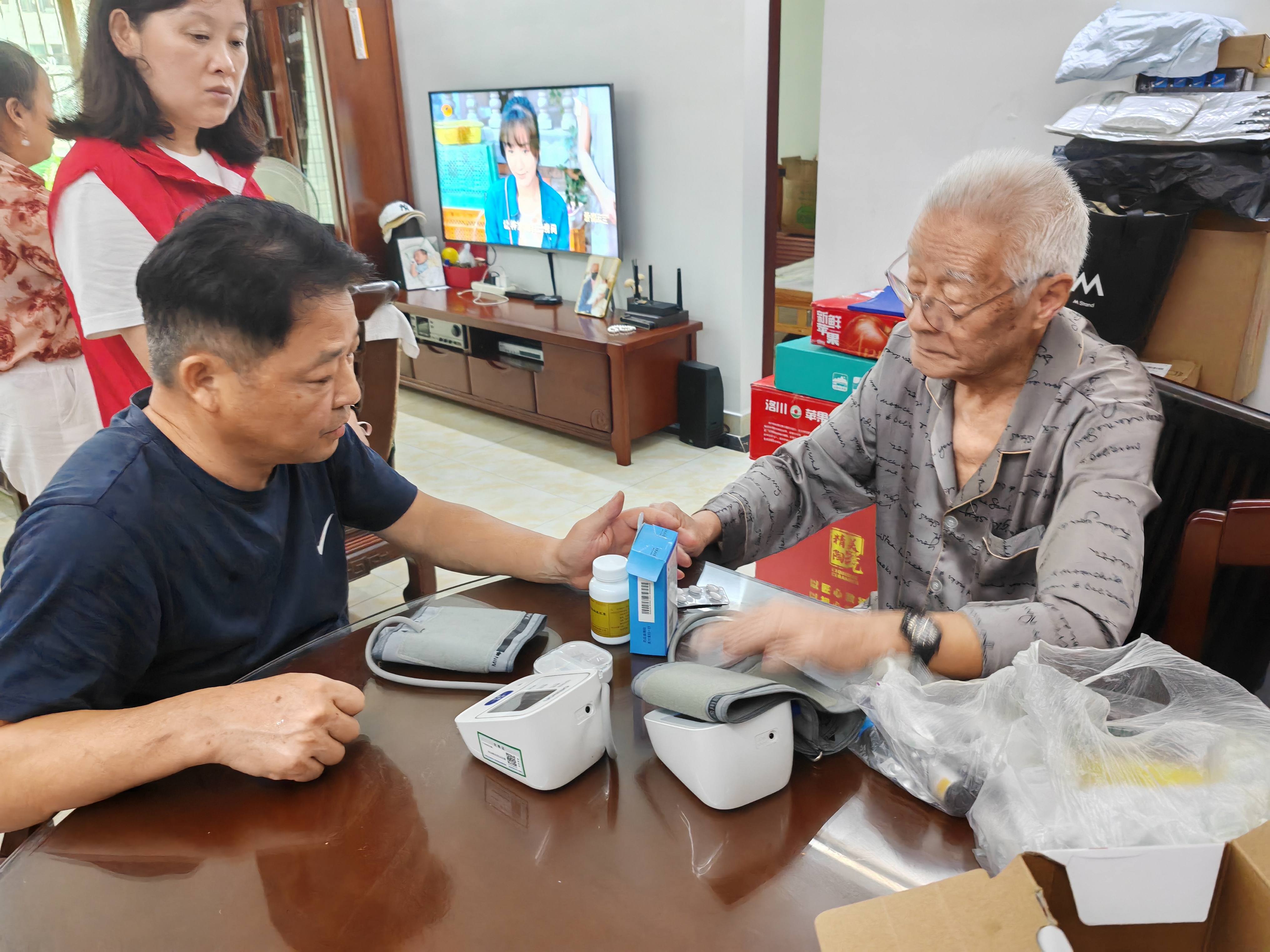 台风天九旬空巢老人突发胃痛 社区10分钟上门守护安宁