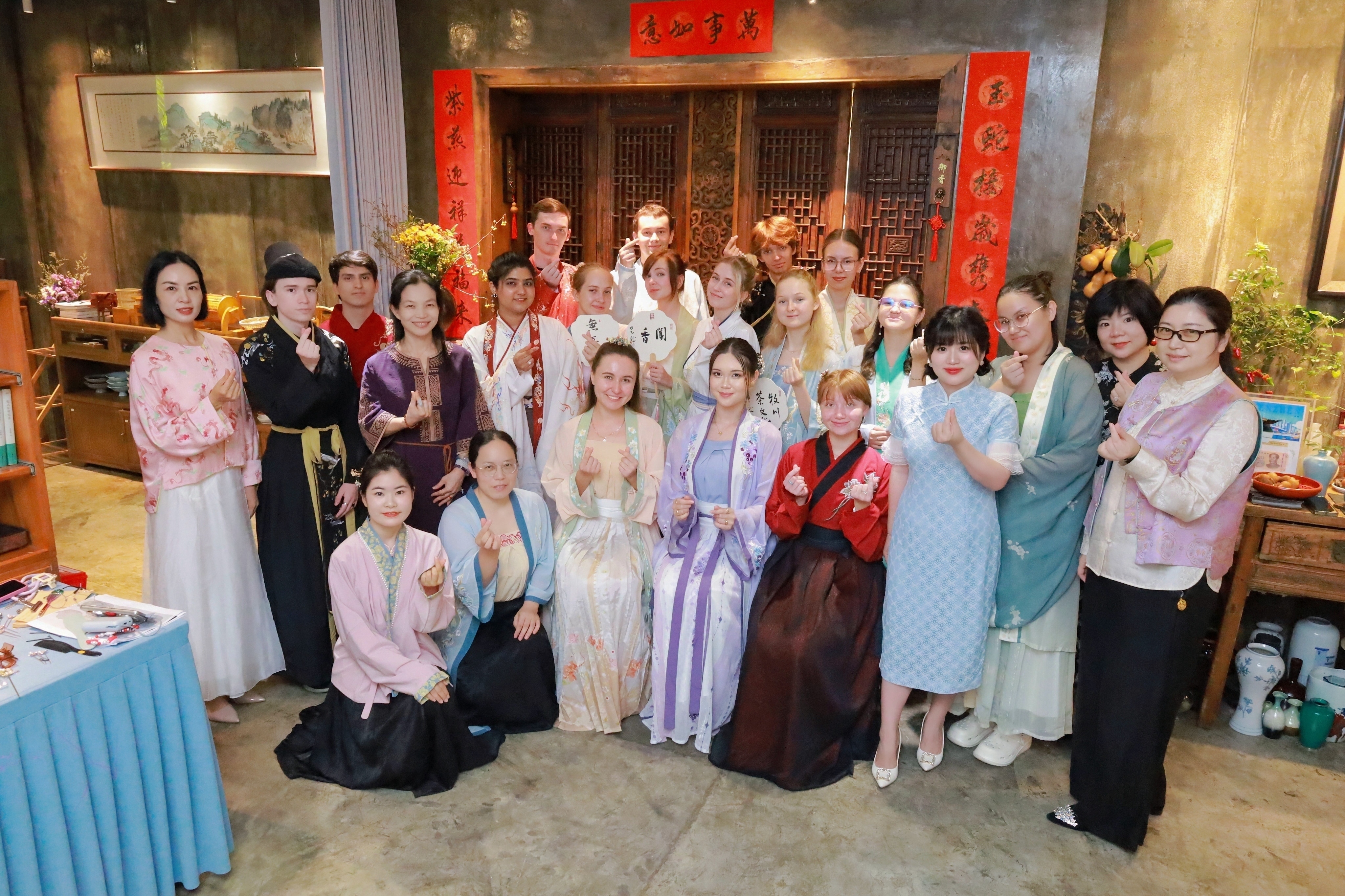 穿汉服、品茶艺，深圳留学生们进行了一次特别的CityWalk