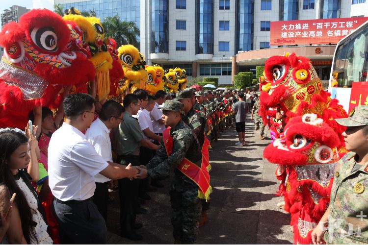 “兵哥哥”出征！中山多个镇街欢送热血青年赴军营