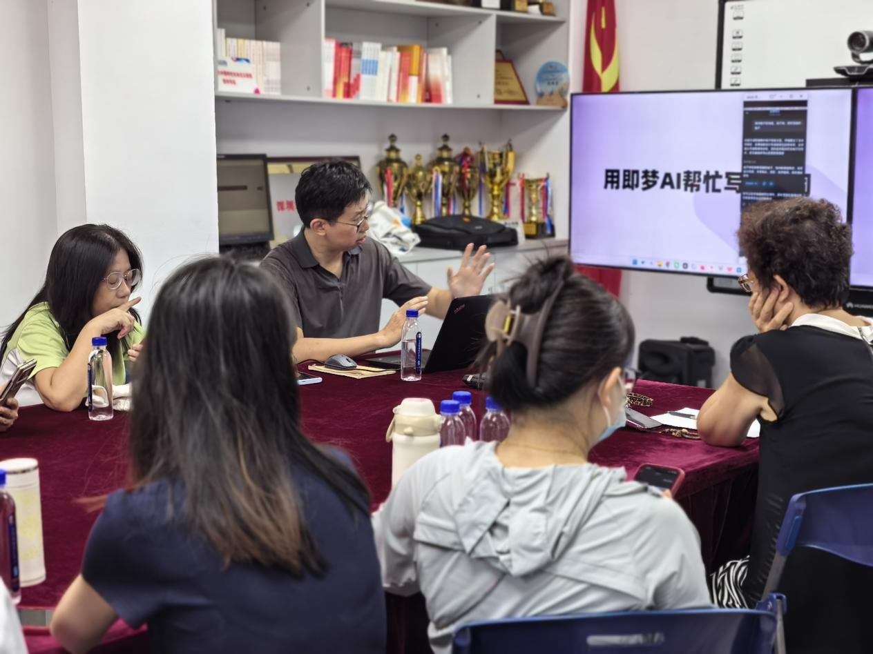 南山海月社区举行“智享生活·AI在身边”系列活动 共筑智慧生活圈