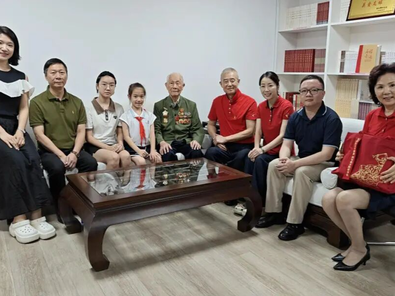东江纵队老战士：我们现在不仅站起来了，还强起来了
