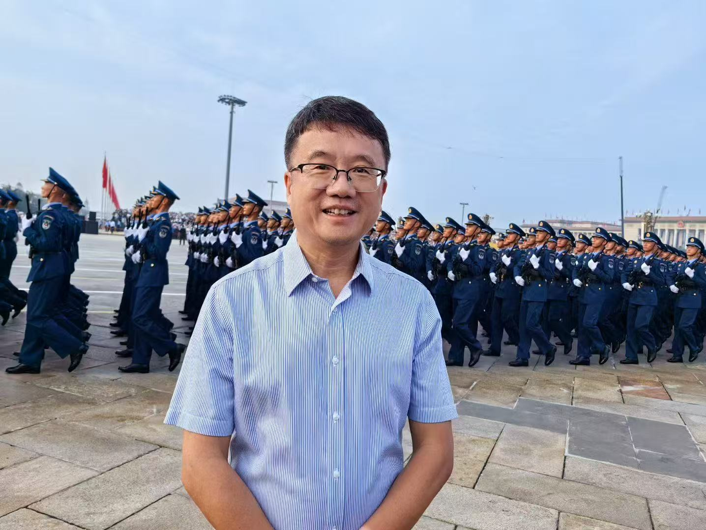 深圳人看阅兵 | 光峰科技董事长李屹在现场观礼：深感国家强盛的底气与民族凝聚的力量