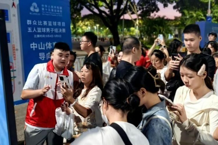 中山近千名“小海豚”志愿者护航十五运会群众男篮比赛