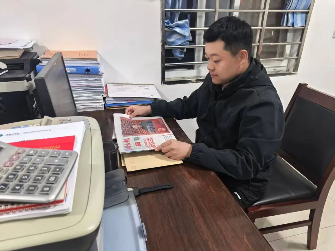 “我们的粉丝，我们宠定了”！00后小伙喜提“许愿锦鲤”