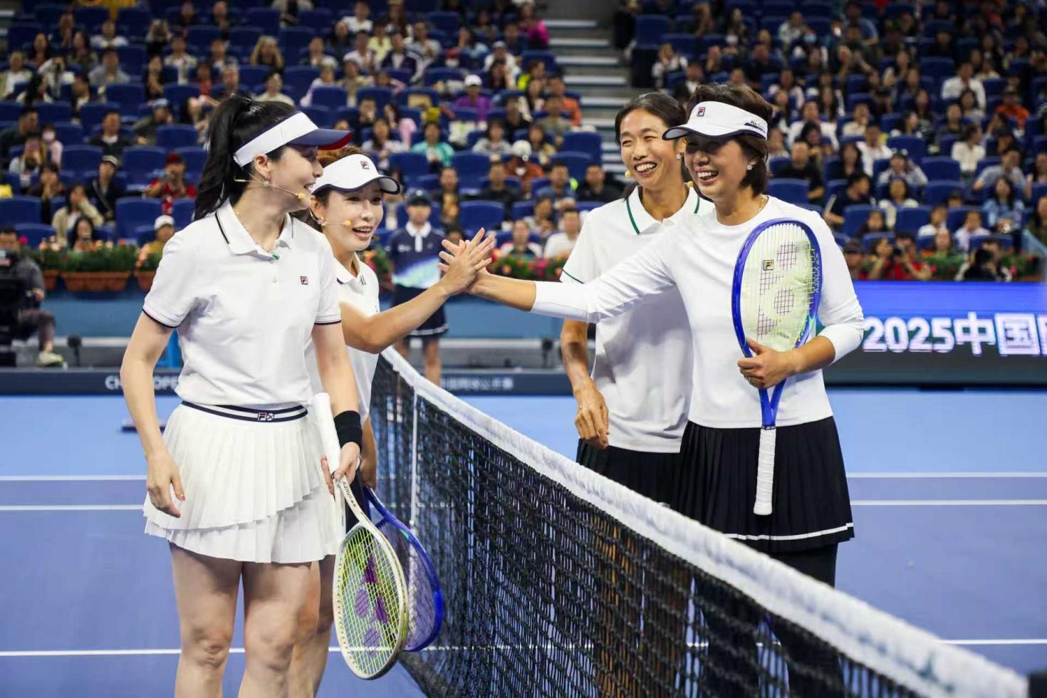 图片2李婷、孙甜甜和郑洁、晏紫再度挥拍