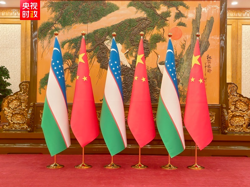 习近平会见乌兹别克斯坦总统米尔济约耶夫 