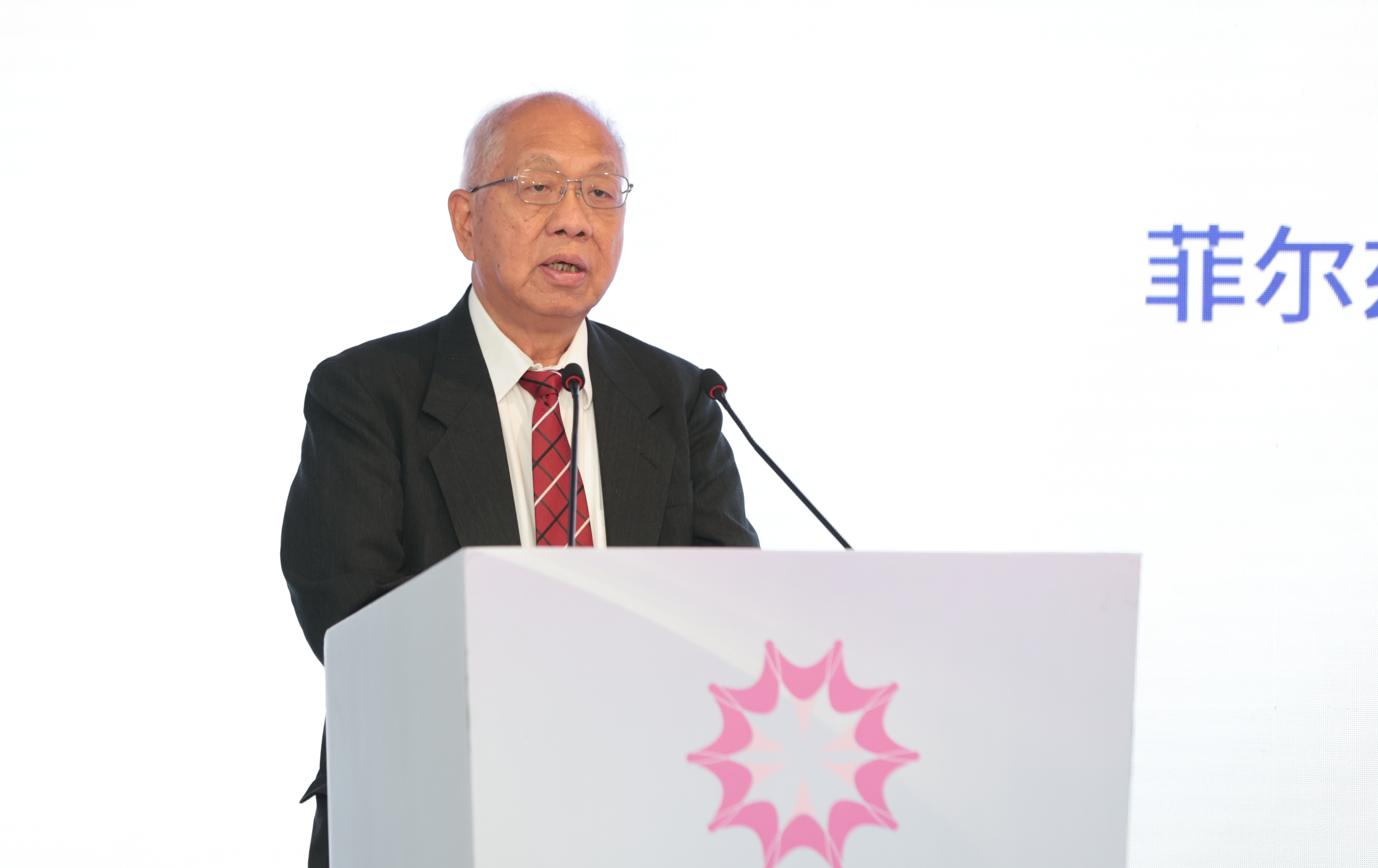 丘成桐在深演讲受访表示：“我一次又一次感受到深圳速度”