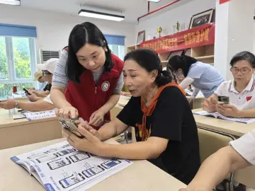 大塘龙社区开展长者手机课堂 助力老年人拥抱数字生活