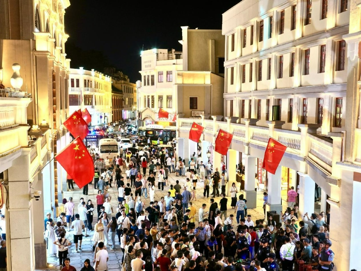 百年老街焕新归来！中山孙文西路步行街璀璨亮灯