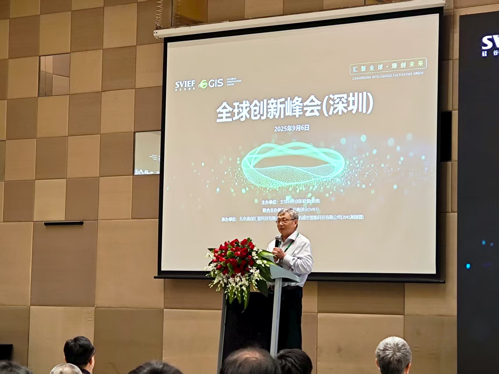 世界著名数学家张益唐在深圳演讲，用创新思维推动AI发展